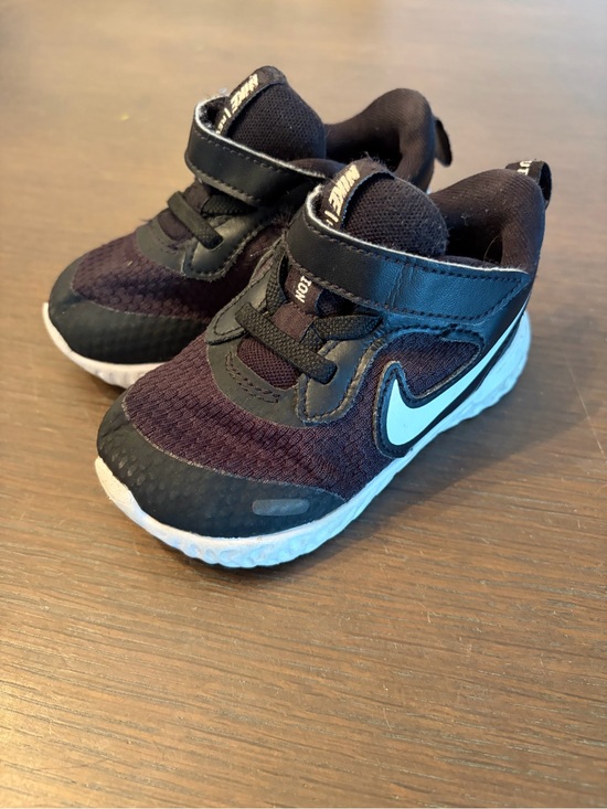 Nike Other - Nike | Infant Black Sneakers with White Swoosh | Size: 6C